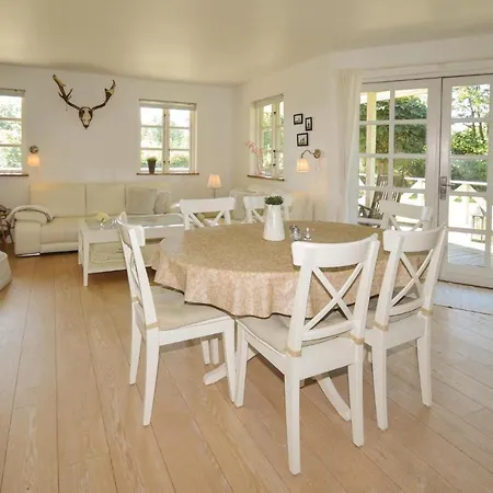 Three-bedroom Holiday In